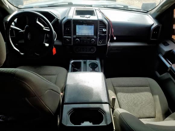 ✅ 2019 Ford F-150 XL • VIN: 1FTEW1C46KKC59219 • Lot: 67438015. Listed on Copart with 329,738 mi. Free auction sales archive from the USA and detailed vehicle history report at DreamBid. Image 8.