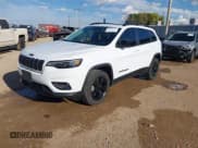 ✅ 2023 Jeep Cherokee Altitude Lux • VIN: 1C4PJMMB6PD108382 • Лот: 43226551. Опубликован ранее на IAAI с пробегом 50 117 миль. Бесплатный доступ к архиву аукционных продаж из США и подробный отчёт об истории автомобиля на DreamBid. Изображение 2.