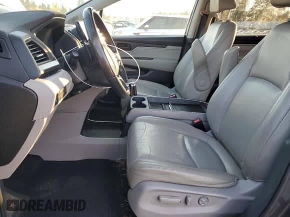 ✅ 2019 Honda Odyssey Touring • VIN: 5FNRL6H82KB069479 • Lot: 92319315. Wystawiony na Copart z przebiegiem 94 544 mil. Bezpłatny archiwum sprzedaży aukcyjnych z USA i szczegółowy raport historii pojazdu na DreamBid. Zdjęcie 7.