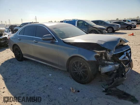 ✅ 2018 Mercedes-Benz E 300 • VIN: WDDZF4JB3JA392017 • Lot: 91405965. Listed on Copart with 105,070 mi. Free auction sales archive from the USA and detailed vehicle history report at DreamBid. Image 4.