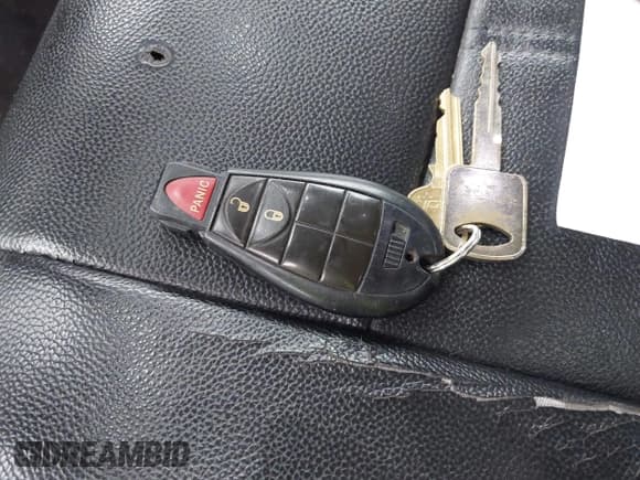 ✅ 2015 Chrysler Town & Country • VIN: 2C4BC1BG3FR324266 • Lot: 42239802. Listed on IAAI with 206,998 mi. Free auction sales archive from the USA and detailed vehicle history report at DreamBid. Image 11.