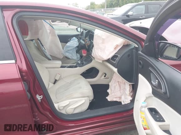 ✅ 2016 Chrysler 200 Limited • VIN: 1C3CCCAB1GN116198 • Lot: 43256652. Listed on IAAI with 99,916 mi. Free auction sales archive from the USA and detailed vehicle history report at DreamBid. Image 5.