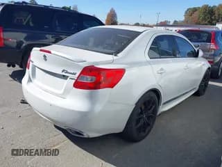 ✅ 2011 Suzuki Kizashi SLS Sport • VIN: JS2RF9A89B6110064 • Lot: 43714804. Wystawiony na IAAI z przebiegiem 155 152 mil. Bezpłatny archiwum sprzedaży aukcyjnych z USA i szczegółowy raport historii pojazdu na DreamBid. Zdjęcie 4.