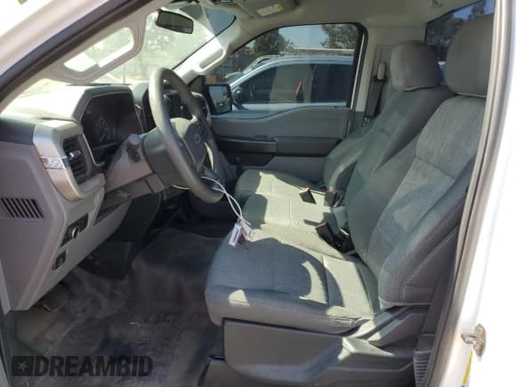 ✅ 2022 Ford F-150 XL • VIN: 1FTMF1CP7NKE48777 • Lot: 73188894. Wystawiony na Copart z przebiegiem 66 338 mil. Bezpłatny archiwum sprzedaży aukcyjnych z USA i szczegółowy raport historii pojazdu na DreamBid. Zdjęcie 7.