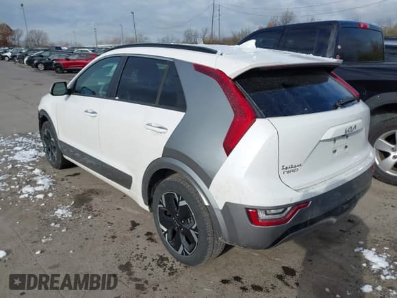 ✅ 2023 Kia Niro Wave • VIN: KNDCT3L18P5019998 • Lot: 43665874. Wystawiony na IAAI z przebiegiem 91 793 mil. Bezpłatny archiwum sprzedaży aukcyjnych z USA i szczegółowy raport historii pojazdu na DreamBid. Zdjęcie 3.