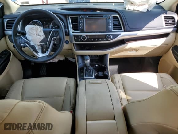 ✅ 2017 Toyota Highlander Hybrid XLE • VIN: 5TDJGRFH0HS033641 • Lot: 62172615. Listed on Copart with 56,517 mi. Free auction sales archive from the USA and detailed vehicle history report at DreamBid. Image 8.