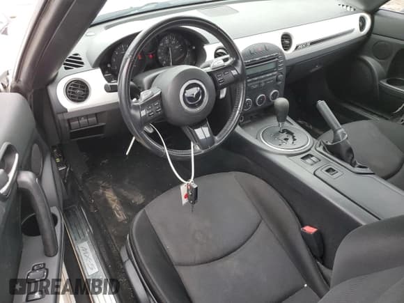 ✅ 2015 Mazda MX-5 Miata Club • VIN: JM1NC2MF6F0239262 • Lot: 44112814. Wystawiony na Copart z przebiegiem 51 286 mil. Bezpłatny archiwum sprzedaży aukcyjnych z USA i szczegółowy raport historii pojazdu na DreamBid. Zdjęcie 8.