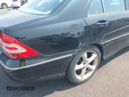✅ 2005 Mercedes-Benz C 230 Kompressor • VIN: WDBRF40J25F672960 • Lot: 42400873. Wystawiony na IAAI z przebiegiem Nie podano. Bezpłatny archiwum sprzedaży aukcyjnych z USA i szczegółowy raport historii pojazdu na DreamBid. Zdjęcie 6.