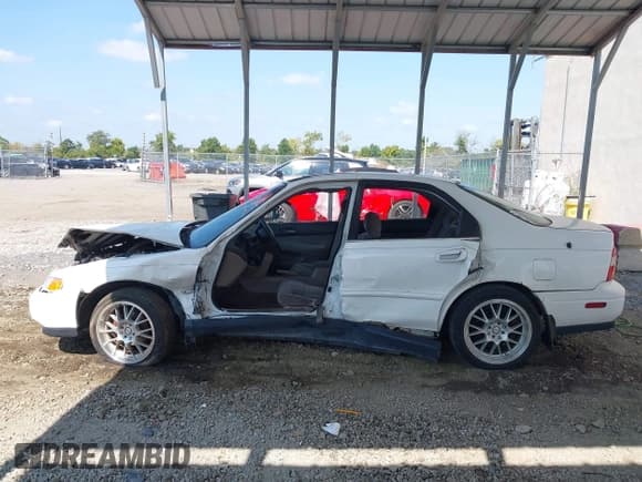 ✅ 1994 Honda Accord EX • VIN: 1HGCD5656RA085372 • Lot: 40337421. Listed on IAAI with 99,800 mi. Free auction sales archive from the USA and detailed vehicle history report at DreamBid. Image 15.