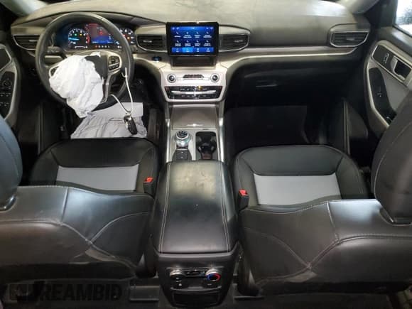 ✅ 2023 Ford Explorer XLT • VIN: 1FMSK8DH3PGA53967 • Lot: 82571595. Wystawiony na Copart z przebiegiem 55 259 mil. Bezpłatny archiwum sprzedaży aukcyjnych z USA i szczegółowy raport historii pojazdu na DreamBid. Zdjęcie 8.