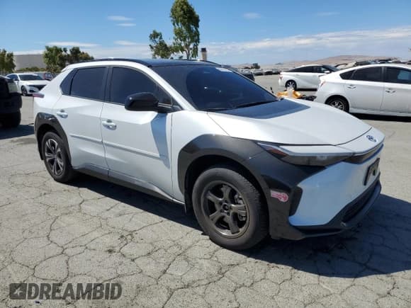 ✅ 2023 Toyota bZ4X XLE • VIN: JTMAAAAAXPA025703 • Лот: 65191455. Опубликован ранее на Copart с пробегом 13 107 миль. Бесплатный доступ к архиву аукционных продаж из США и подробный отчёт об истории автомобиля на DreamBid. Изображение 4.