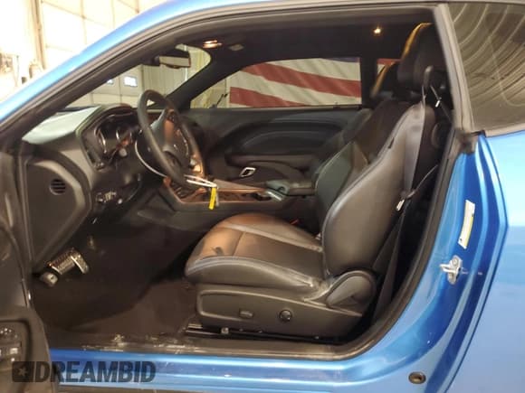 ✅ 2023 Dodge Challenger SXT • VIN: 2C3CDZGG5PH655483 • Lot: 49696144. Wystawiony na Copart z przebiegiem 1 602 mil. Bezpłatny archiwum sprzedaży aukcyjnych z USA i szczegółowy raport historii pojazdu na DreamBid. Zdjęcie 7.