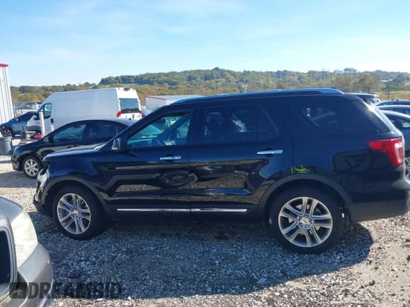 ✅ 2017 Ford Explorer Limited • VIN: 1FM5K8F82HGB62710 • Lot: 43599578. Listed on IAAI with 111,303 mi. Free auction sales archive from the USA and detailed vehicle history report at DreamBid. Image 14.