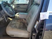 ✅ 1999 Lincoln Town Car Executive • VIN: 1LNHM81W1XY689255 • Lot: 65535545. Wystawiony na Copart z przebiegiem Nie podano. Bezpłatny archiwum sprzedaży aukcyjnych z USA i szczegółowy raport historii pojazdu na DreamBid. Zdjęcie 12.