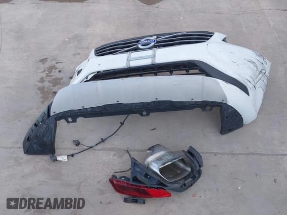 ✅ 2017 Volvo XC60 Inscription • VIN: YV440MDU6H2023396 • Lot: 43425784. Wystawiony na IAAI z przebiegiem 82 759 mil. Bezpłatny archiwum sprzedaży aukcyjnych z USA i szczegółowy raport historii pojazdu na DreamBid. Zdjęcie 11.