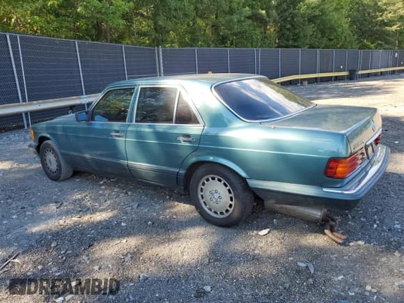✅ 1989 Mercedes-Benz 300 SE • VIN: WDBCA24D4KA431052 • Lot: 70130295. Listed on Copart with 168,665 mi. Free auction sales archive from the USA and detailed vehicle history report at DreamBid. Image 2.