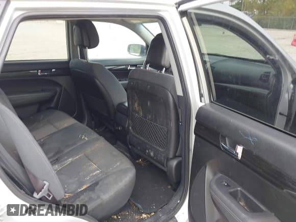 ✅ 2013 Kia Sorento LX • VIN: 5XYKT4A64DG394466 • Lot: 43443108. Listed on IAAI with 141,918 mi. Free auction sales archive from the USA and detailed vehicle history report at DreamBid. Image 8.