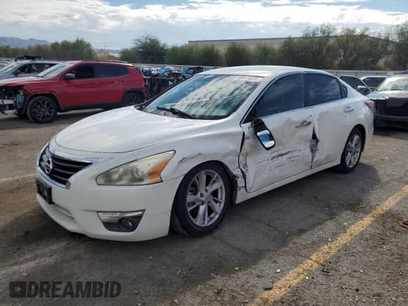 2015 Nissan Altima SV с VIN 1N4AL3AP7FC267285, выставлен на аукционе Copart как лот 86174595 с пробегом 132 460 миль миль и Списание • Salvage title. История ставок и продаж доступна на DreamBid. Изображение 1.