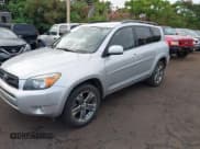 ✅ 2008 Toyota RAV4 Sport • VIN: JTMZK32V685016181 • Lot: 42194844. Wystawiony na IAAI z przebiegiem 43 521 mil. Bezpłatny archiwum sprzedaży aukcyjnych z USA i szczegółowy raport historii pojazdu na DreamBid. Zdjęcie 2.