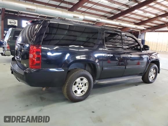 ✅ 2014 Chevrolet Suburban LT • VIN: 1GNSKJE77ER131290 • Lot: 71351994. Wystawiony na Copart z przebiegiem 258 058 mil. Bezpłatny archiwum sprzedaży aukcyjnych z USA i szczegółowy raport historii pojazdu na DreamBid. Zdjęcie 3.