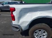 ✅ 2019 Chevrolet Silverado 1500 LT • VIN: 3GCPWCED6KG187883 • Lot: 43069333. Wystawiony na IAAI z przebiegiem 117 948 mil. Bezpłatny archiwum sprzedaży aukcyjnych z USA i szczegółowy raport historii pojazdu na DreamBid. Zdjęcie 17.