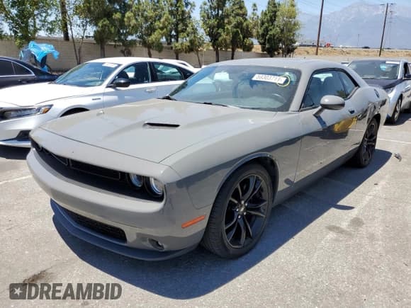 ✅ 2018 Dodge Challenger SXT Plus • VIN: 2C3CDZAG0JH218992 • Lot: 59303713. Wystawiony na Copart z przebiegiem 61 801 mil. Bezpłatny archiwum sprzedaży aukcyjnych z USA i szczegółowy raport historii pojazdu na DreamBid. Zdjęcie 1.
