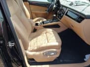 ✅ 2023 Porsche Macan • VIN: WP1AA2A56PLB03471 • Lot: 42460188. Wystawiony na IAAI z przebiegiem 11 826 mil. Bezpłatny archiwum sprzedaży aukcyjnych z USA i szczegółowy raport historii pojazdu na DreamBid. Zdjęcie 5.