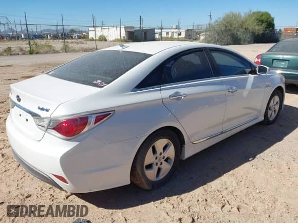 2012 Hyundai Sonata Hybrid с VIN KMHEC4A42CA055288, выставлен на аукционе IAAI как лот 43572297 с пробегом 170 175 миль миль и . История ставок и продаж доступна на DreamBid. Изображение 4.