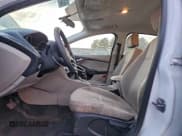 ✅ 2015 Ford Focus SE • VIN: 1FADP3F27FL365134 • Lot: 95317315. Wystawiony na Copart z przebiegiem 200 473 mil. Bezpłatny archiwum sprzedaży aukcyjnych z USA i szczegółowy raport historii pojazdu na DreamBid. Zdjęcie 7.