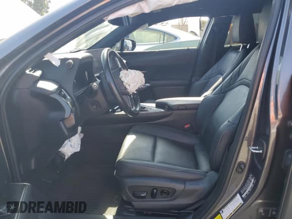 ✅ 2023 Lexus UX 250h Premium • VIN: JTHP6JBH3P2150218 • Lot: 58390355. Wystawiony na Copart z przebiegiem Nie podano. Bezpłatny archiwum sprzedaży aukcyjnych z USA i szczegółowy raport historii pojazdu na DreamBid. Zdjęcie 7.