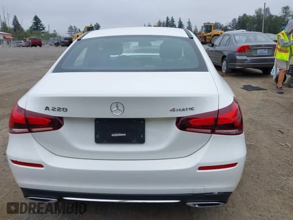 ✅ 2021 Mercedes-Benz A 220 • VIN: W1K3G4FB8MJ315188 • Lot: 42794171. Wystawiony na IAAI z przebiegiem 39 892 mil. Bezpłatny archiwum sprzedaży aukcyjnych z USA i szczegółowy raport historii pojazdu na DreamBid. Zdjęcie 15.