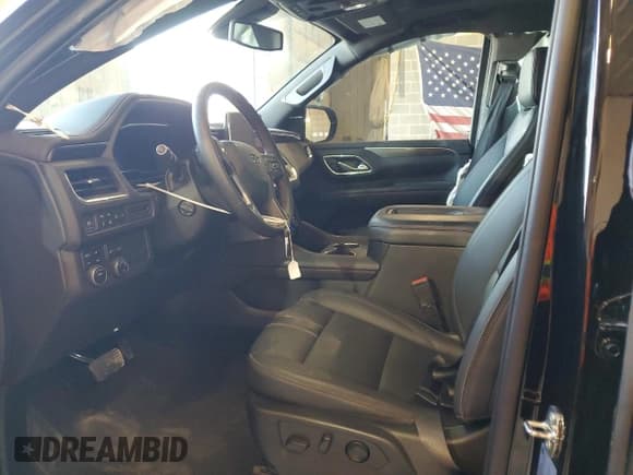 ✅ 2022 Chevrolet Suburban RST • VIN: 1GNSKEKD8NR206595 • Lot: 65003794. Wystawiony na Copart z przebiegiem 34 559 mil. Bezpłatny archiwum sprzedaży aukcyjnych z USA i szczegółowy raport historii pojazdu na DreamBid. Zdjęcie 7.