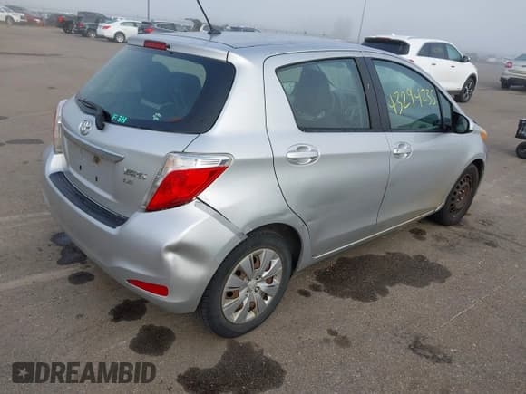 ✅ 2012 Toyota Yaris LE • VIN: JTDKTUD32CD505630 • Lot: 43294235. Wystawiony na IAAI z przebiegiem 164 160 mil. Bezpłatny archiwum sprzedaży aukcyjnych z USA i szczegółowy raport historii pojazdu na DreamBid. Zdjęcie 4.