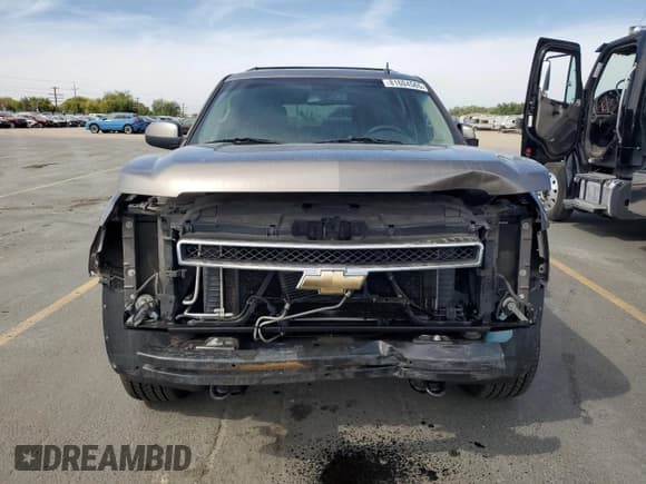 ✅ 2011 Chevrolet Suburban LS • VIN: 1GNSKHE34BR265840 • Lot: 81604565. Listed on Copart with 123,754 mi. Free auction sales archive from the USA and detailed vehicle history report at DreamBid. Image 5.