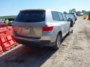 ✅ 2013 Toyota Highlander • VIN: 5TDBK3EH5DS254924 • Lot: 42238997. Wystawiony na IAAI z przebiegiem 150 672 mil. Bezpłatny archiwum sprzedaży aukcyjnych z USA i szczegółowy raport historii pojazdu na DreamBid. Zdjęcie 4.