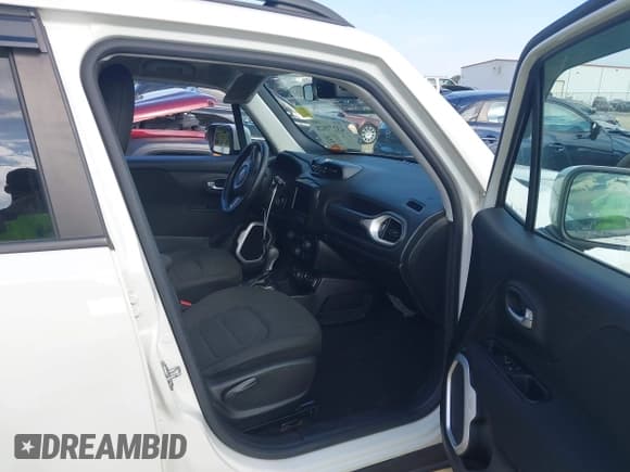 ✅ 2020 Jeep Renegade Latitude • VIN: ZACNJBBB3LPM02863 • Lot: 43277928. Listed on IAAI with 79,836 mi. Free auction sales archive from the USA and detailed vehicle history report at DreamBid. Image 5.