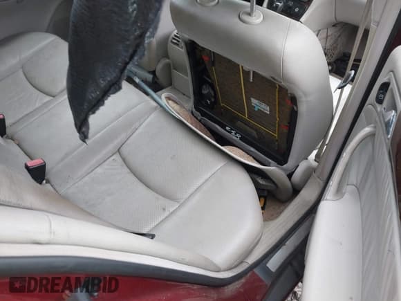 ✅ 2002 Mercedes-Benz C 230/260/280/320 • VIN: WDBRF61J52F189775 • Lot: 41633570. Wystawiony na IAAI z przebiegiem 301 455 mil. Bezpłatny archiwum sprzedaży aukcyjnych z USA i szczegółowy raport historii pojazdu na DreamBid. Zdjęcie 8.