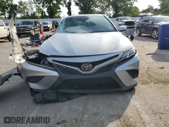 2019 Toyota Camry LE z VIN 4T1B11HK6KU210594, wystawiony jako Copart lot #66894775 z przebiegiem Nie podano mil oraz Szkoda całkowita • Salvage title. Historia ofert i sprzedaży dostępna na DreamBid. Obrazek 5.