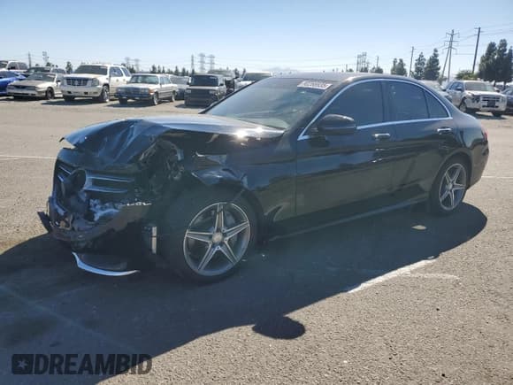 ✅ 2017 Mercedes-Benz C 300 • VIN: WDDWF4KB3HR239974 • Lot: 90266935. Listed on Copart with 40,915 mi. Free auction sales archive from the USA and detailed vehicle history report at DreamBid. Image 1.