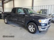 ✅ 2021 Ram 1500 Big Horn • VIN: 1C6RREBG3MN712829 • Lot: 62586665. Wystawiony na Copart z przebiegiem 98 121 mil. Bezpłatny archiwum sprzedaży aukcyjnych z USA i szczegółowy raport historii pojazdu na DreamBid. Zdjęcie 4.