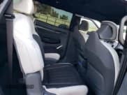 ✅ 2024 Kia EV9 GT-Line • VIN: KNDAEFS54R6026838 • Lot: 77177714. Wystawiony na Copart z przebiegiem 7 413 mil. Bezpłatny archiwum sprzedaży aukcyjnych z USA i szczegółowy raport historii pojazdu na DreamBid. Zdjęcie 11.