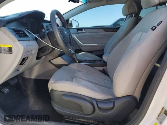 ✅ 2016 Hyundai Sonata SE • VIN: KMHE24L1XGA033776 • Lot: 82283545. Wystawiony na Copart z przebiegiem 130 658 mil mil. Skorzystaj z bezpłatnego archiwum sprzedaży aukcyjnych z USA i zobacz szczegółowy raport historii pojazdu na DreamBid. Zdjęcie 7.