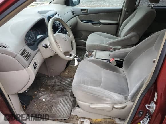 2005 Toyota Sienna LE z VIN 5TDZA23C55S242504, wystawiony jako Copart lot #89652155 z przebiegiem 260 207 mil mil oraz Szkoda całkowita • Salvage title. Historia ofert i sprzedaży dostępna na DreamBid. Obrazek 7.