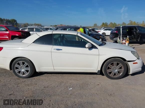 ✅ 2009 Chrysler Sebring Limited • VIN: 1C3LC65V89N528076 • Лот: 43371646. Опубликован ранее на IAAI с пробегом 129 547 миль. Бесплатный доступ к архиву аукционных продаж из США и подробный отчёт об истории автомобиля на DreamBid. Изображение 12.