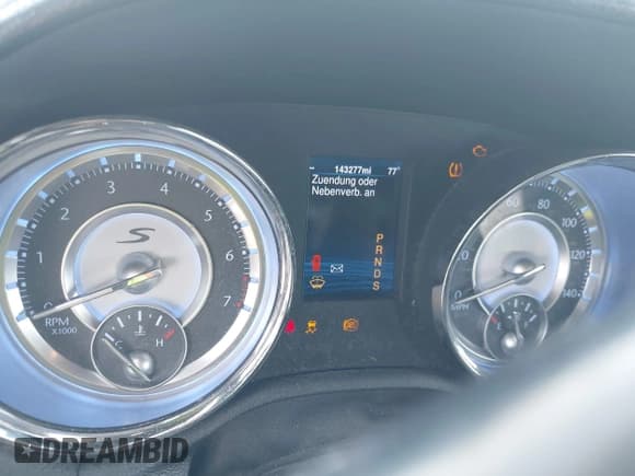 ✅ 2014 Chrysler 300 S • VIN: 2C3CCABG3EH273168 • Лот: 43624958. Опубликован ранее на IAAI с пробегом 143 277 миль. Бесплатный доступ к архиву аукционных продаж из США и подробный отчёт об истории автомобиля на DreamBid. Изображение 7.