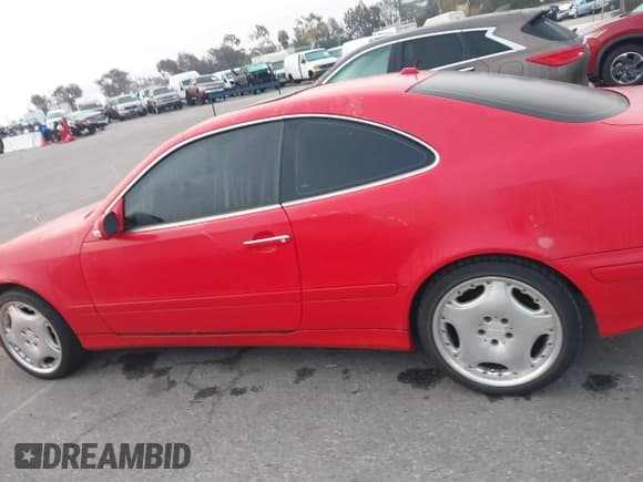 ✅ 2001 Mercedes-Benz CLK 320/430 • VIN: WDBLJ65G31F180395 • Лот: 41603431. Опубликован ранее на IAAI с пробегом 203 805 миль. Бесплатный доступ к архиву аукционных продаж из США и подробный отчёт об истории автомобиля на DreamBid. Изображение 14.