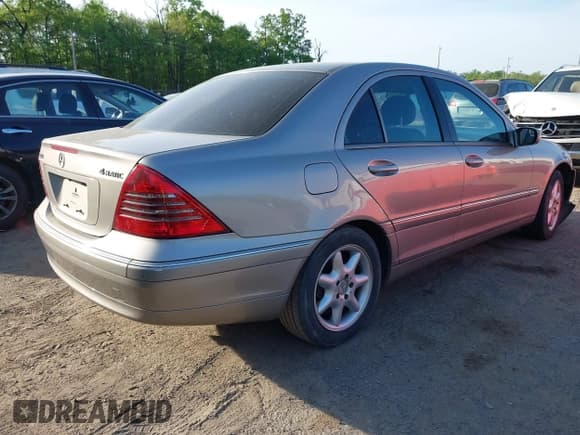 ✅ 2003 Mercedes-Benz C 240 • VIN: WDBRF81J23F399151 • Lot: 42148929. Wystawiony na IAAI z przebiegiem Nie podano. Bezpłatny archiwum sprzedaży aukcyjnych z USA i szczegółowy raport historii pojazdu na DreamBid. Zdjęcie 4.