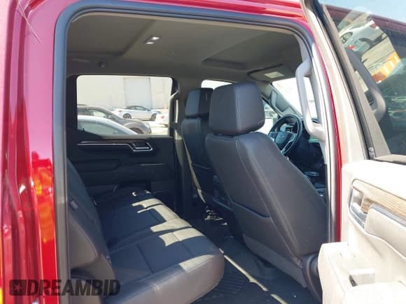 ✅ 2024 Chevrolet Silverado 1500 RST • VIN: 1GCUDEED6RZ209220 • Lot: 43400754. Wystawiony na IAAI z przebiegiem 18 474 mil. Bezpłatny archiwum sprzedaży aukcyjnych z USA i szczegółowy raport historii pojazdu na DreamBid. Zdjęcie 8.