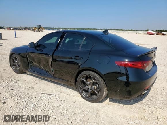 ✅ 2018 Alfa Romeo Giulia Ti Sport • VIN: ZARFAECN3J7576417 • Lot: 71709595. Wystawiony na Copart z przebiegiem Nie podano. Bezpłatny archiwum sprzedaży aukcyjnych z USA i szczegółowy raport historii pojazdu na DreamBid. Zdjęcie 2.