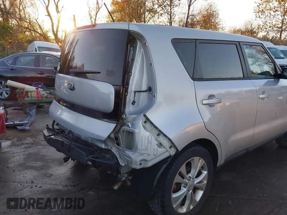 ✅ 2015 Kia Soul + • VIN: KNDJP3A51F7804206 • Лот: 43702096. Опубликован ранее на IAAI с пробегом 88 138 миль. Бесплатный доступ к архиву аукционных продаж из США и подробный отчёт об истории автомобиля на DreamBid. Изображение 18.